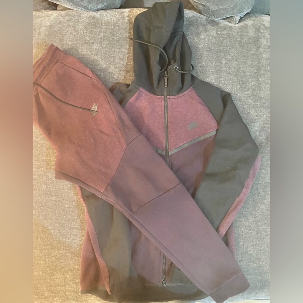 MENS NIKE TECH